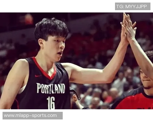 翻译谈杨瀚森：新秀应迎难而上努力追赶前辈与大哥的脚步