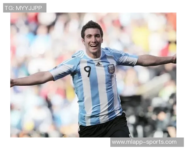 西蒙尼盛赞汉茨科多面手小蜘蛛被誉为世界顶级前锋之一